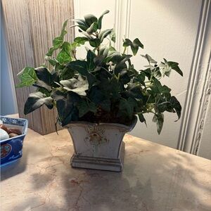 Elegant Green Faux Ivy in Classic Planter